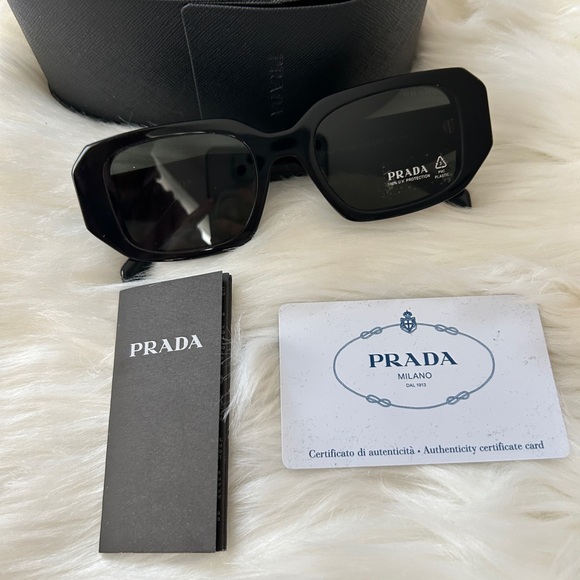 Prada black rectangle sunglasses in acetate - Picture 5 of 11